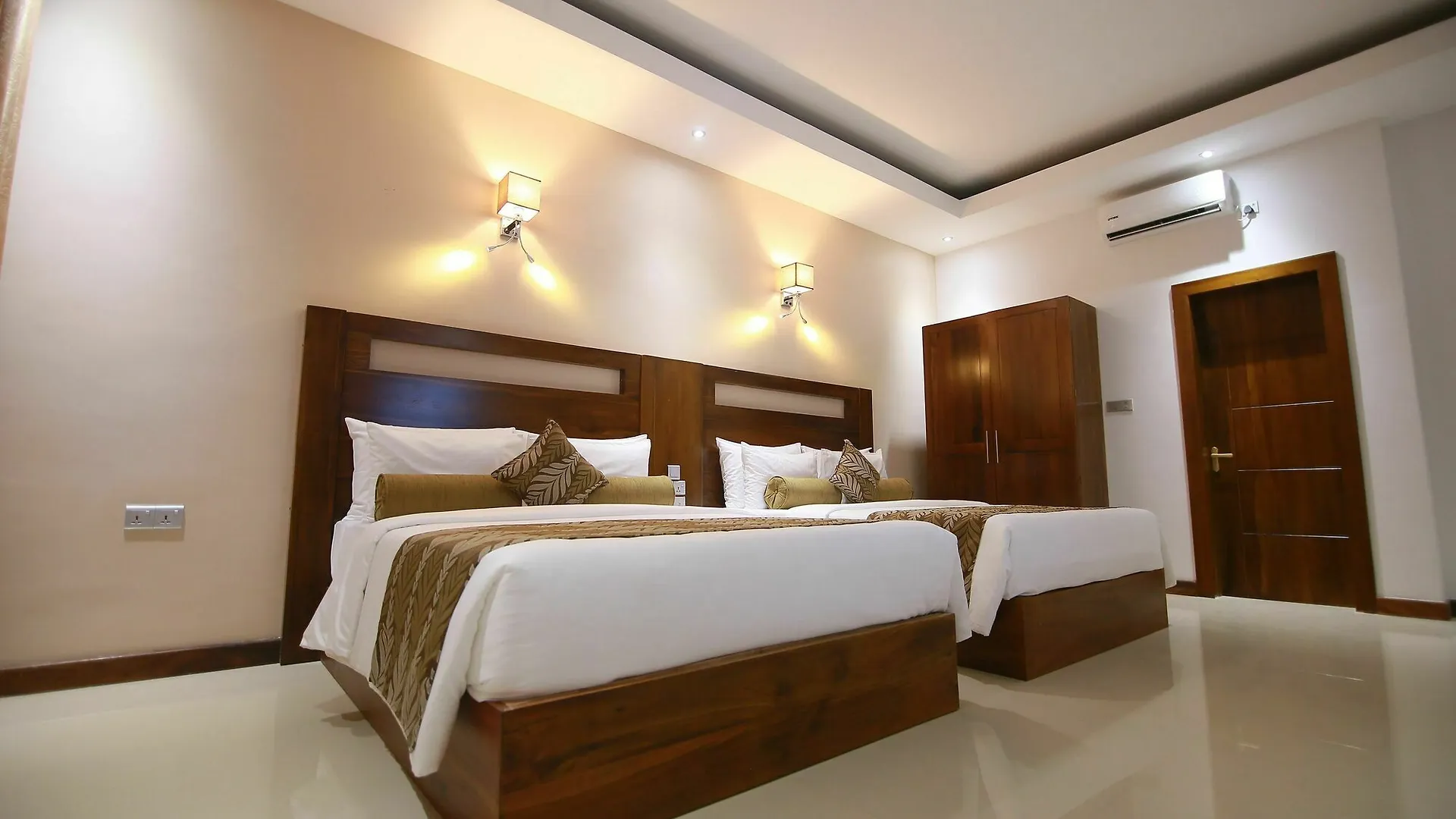 Rivendell Hotel Kandy 4*,